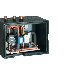 System chłodzenia pompą ciepła z miedzianymi rurkami i pompą Grundfos.