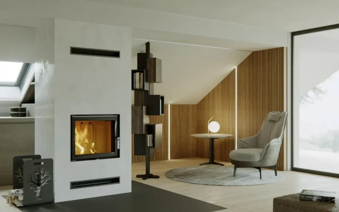 Nowoczesny kominek z widocznym ogniem, idealny na 70m2. Obok regał na książki, fotel i okrągły stolik.